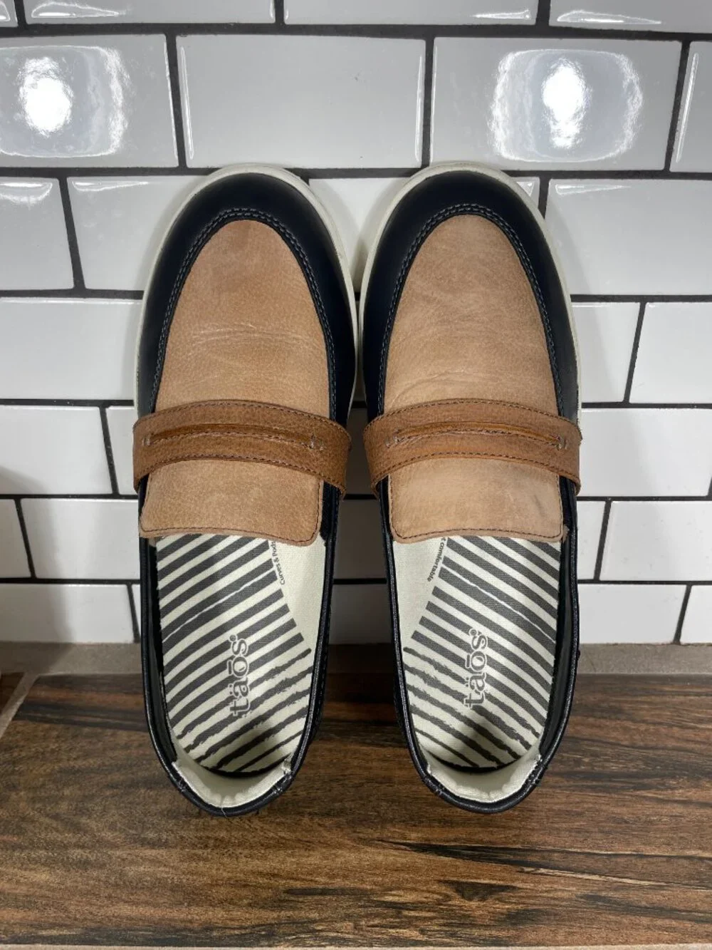 Taos Upward Shoes Womens Size 8 Black Tan Leather Slip On Comfort Loafers